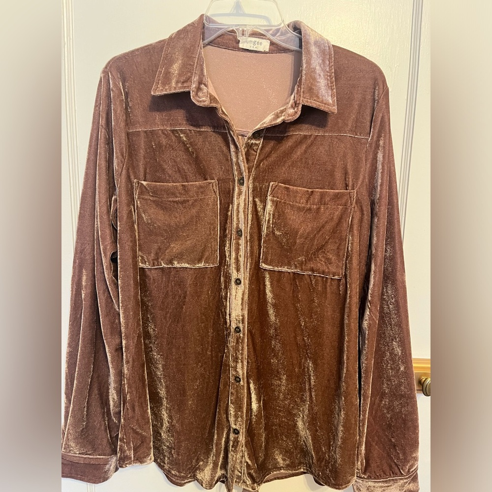 Umgee velvet caramel colored button down top Large